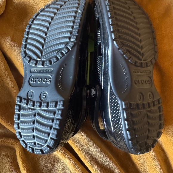 Brand new patent leather look Croc size 6 - Picture 2 of 4